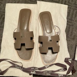 Brand New Hermes Etoupe Oran size 38.5.